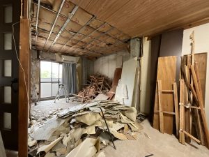 マンション解体中の様子