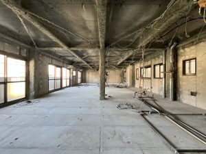 リノベーション工事前のスケルトン状態