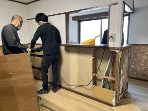 キッチン腰壁の解体