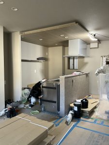 キッチン取付け中