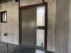 リノベーション前の玄関扉