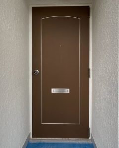 交換前の玄関ドア