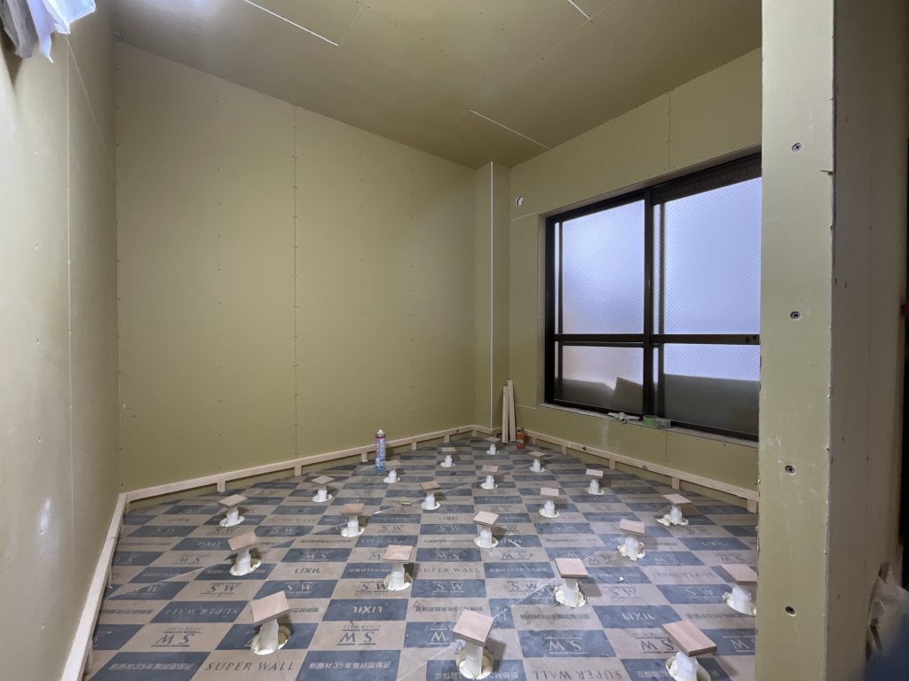 洋室床下断熱材施工後