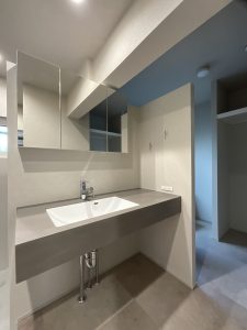 リノベーション後のAICAの造作洗面