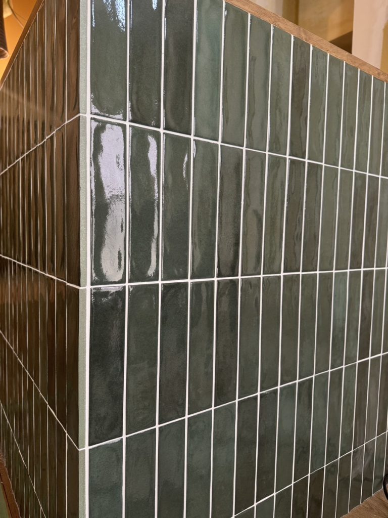 キッチン腰壁のタイル