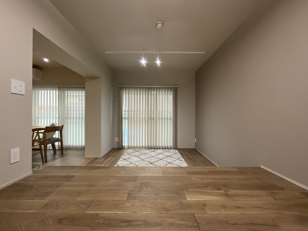 小上りからリビングを見た様子