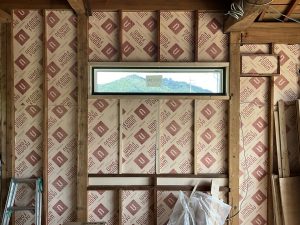 断熱材充填後の壁