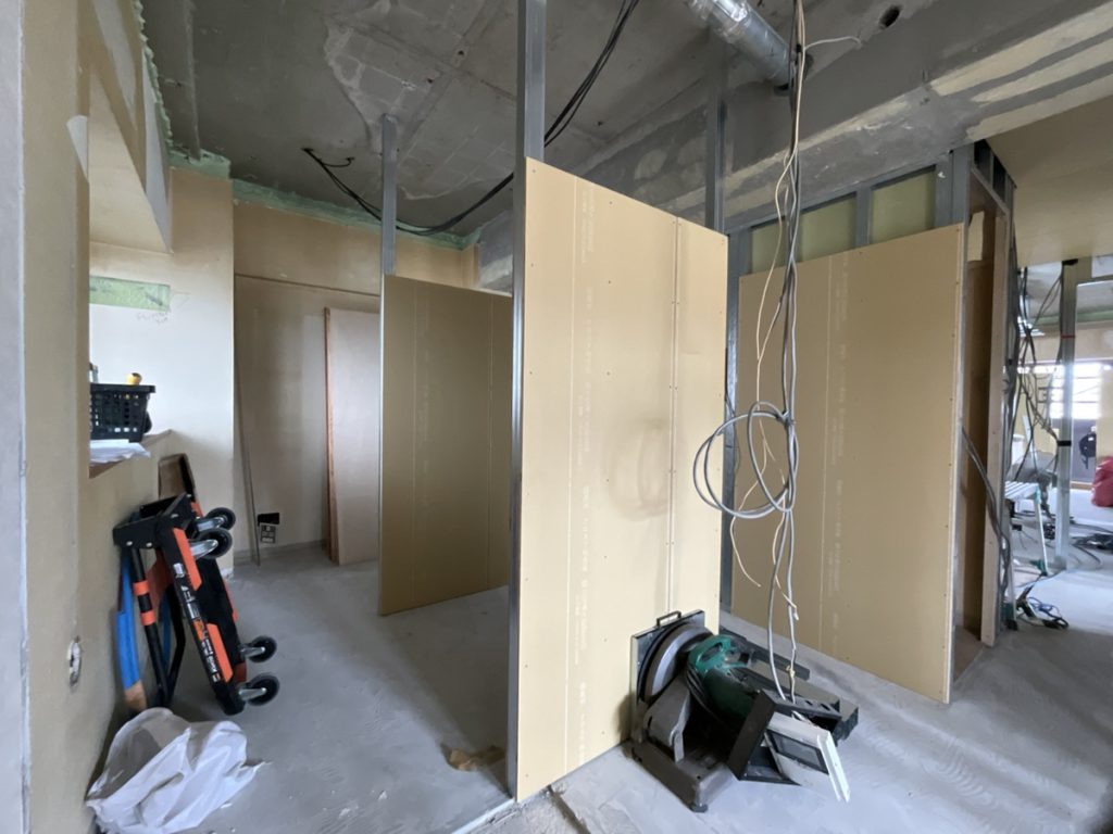 土間玄関部分の大工工事の様子