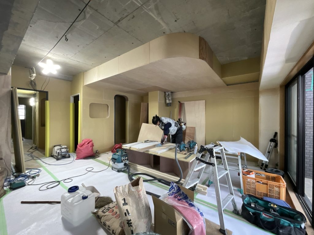 キッチン空間の大工工事の様子