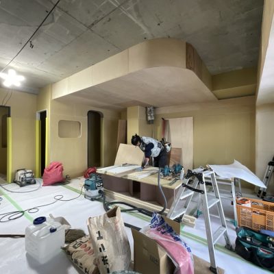 キッチン空間の大工工事の様子