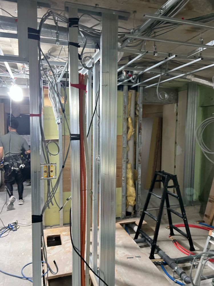 電気工事の様子