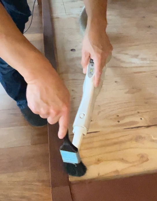 ヌック部分を掃除している様子