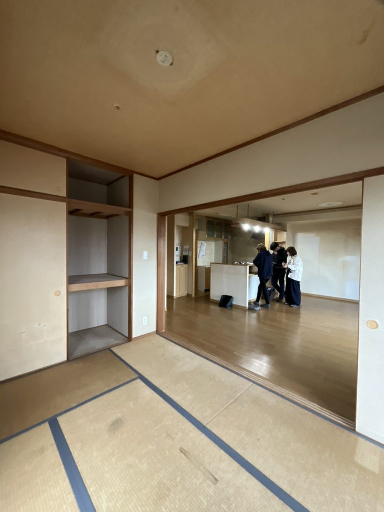 マンション現地調査の様子