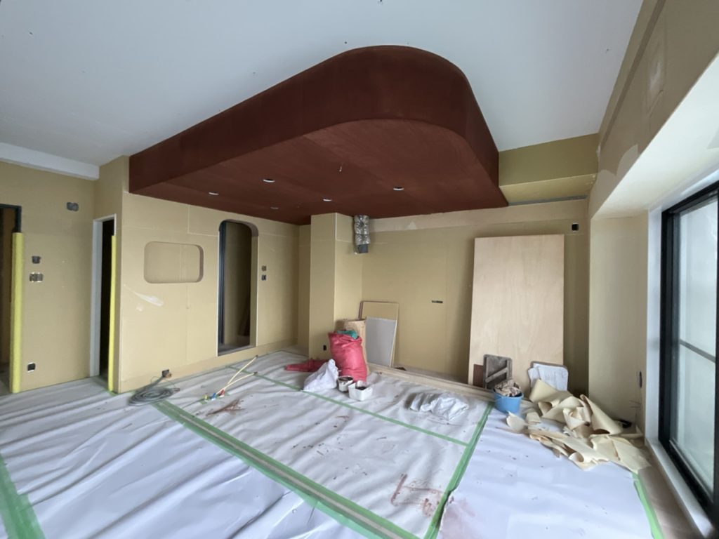 壁紙を貼る前のキッチン空間の様子