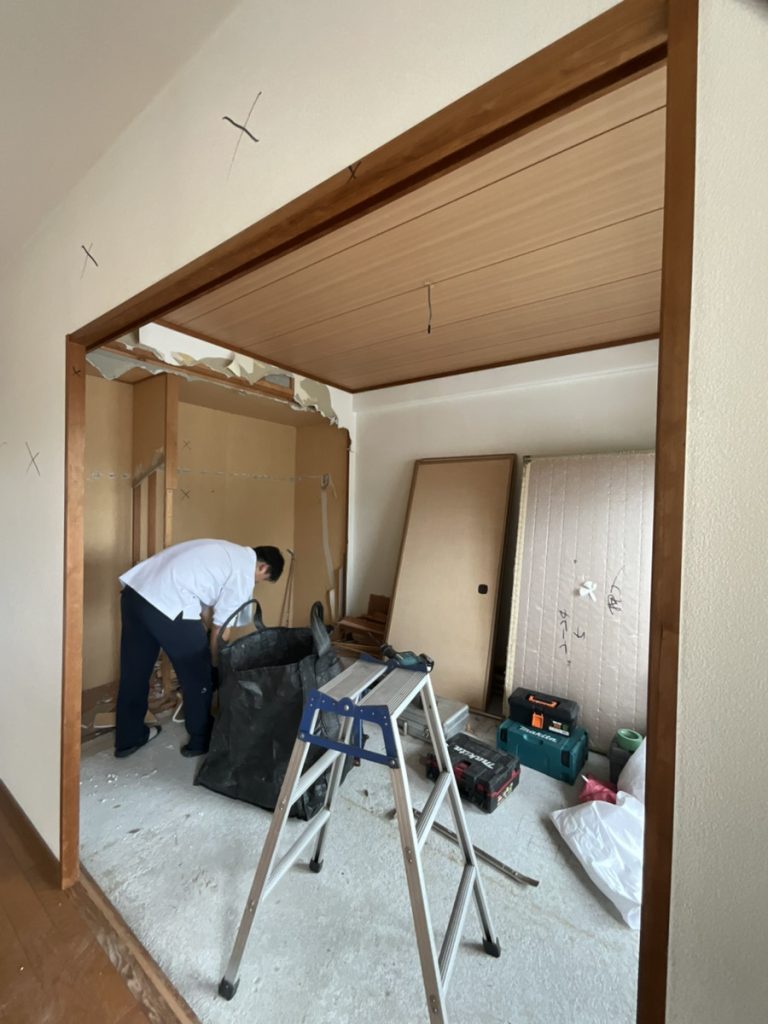 解体途中の現場の様子